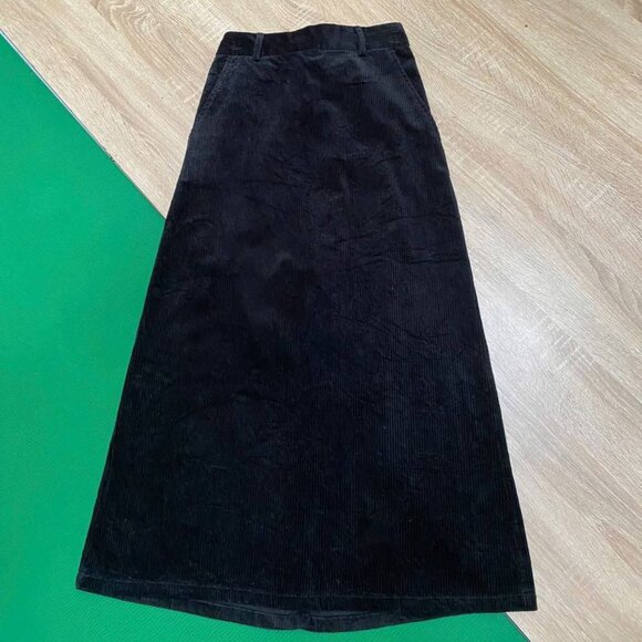 Dresses & Skirts - Black Straight Midi Skirt Classic Minimal